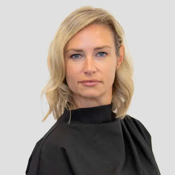 Leanne Russell 